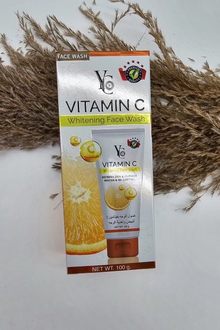 YC غسول وجه فيتامين C لتبييض وتغذية الوجه 100مل	