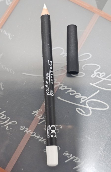 قلم كحل خشبي ابيض من شركة OG